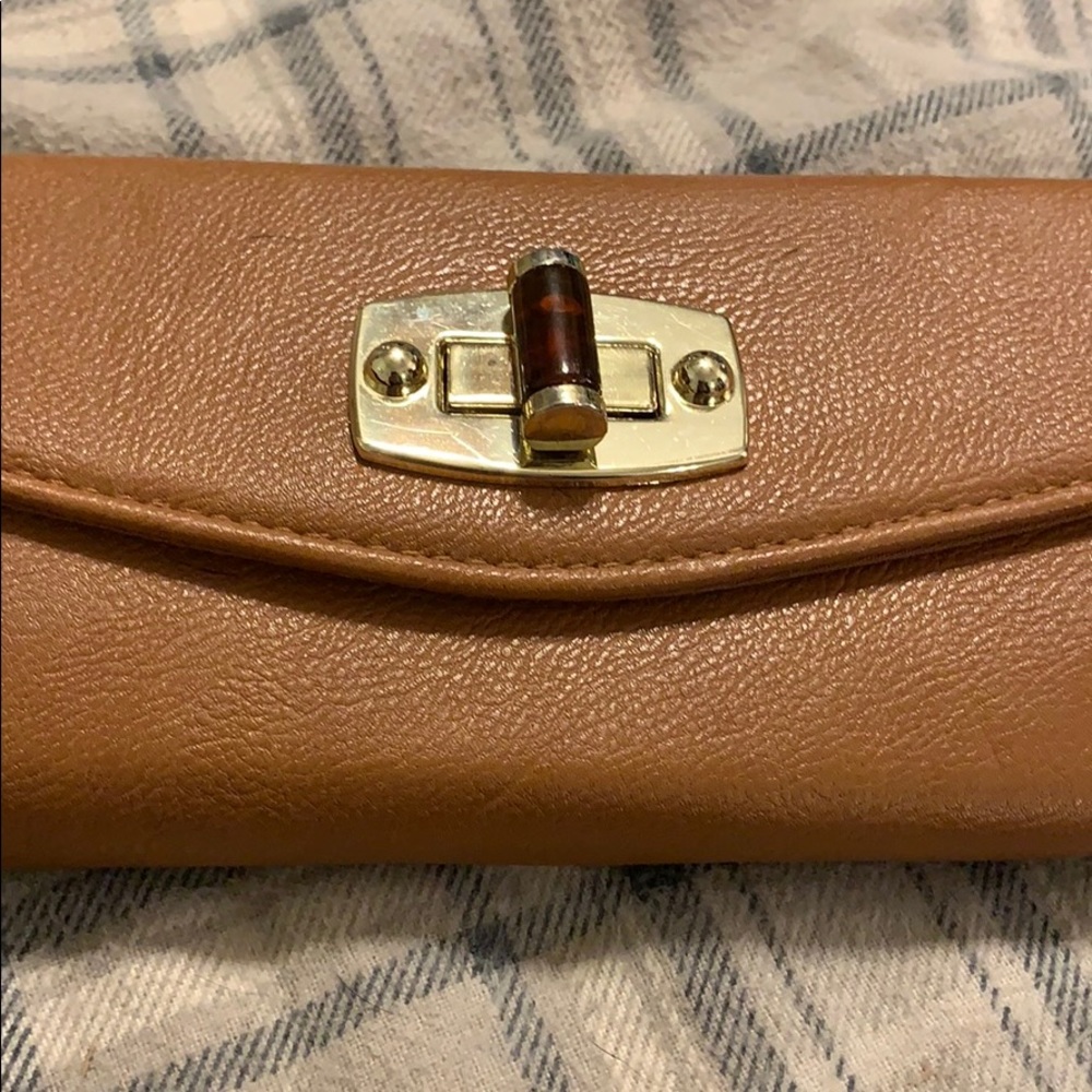 Tan wallet